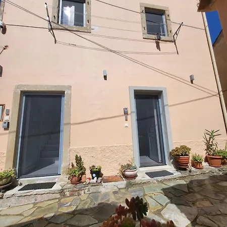 Julia's Village Apartman