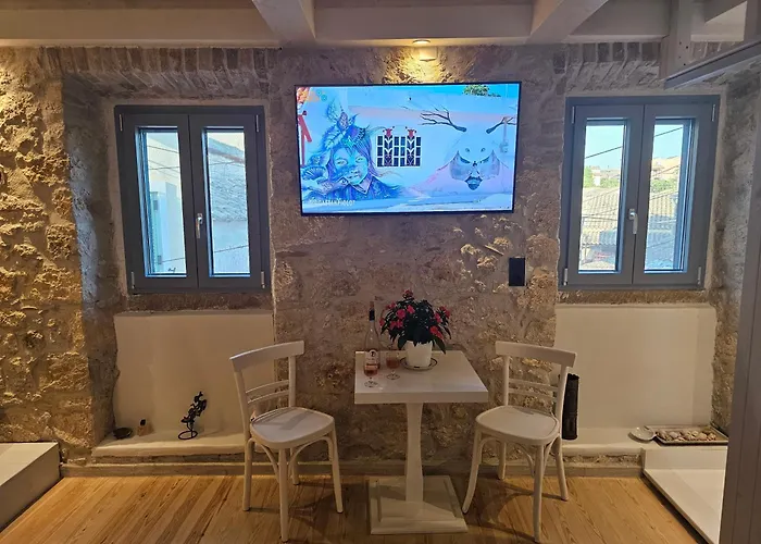 Julia's Village Apartment