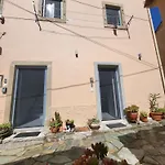 Julia's Village Apartment
